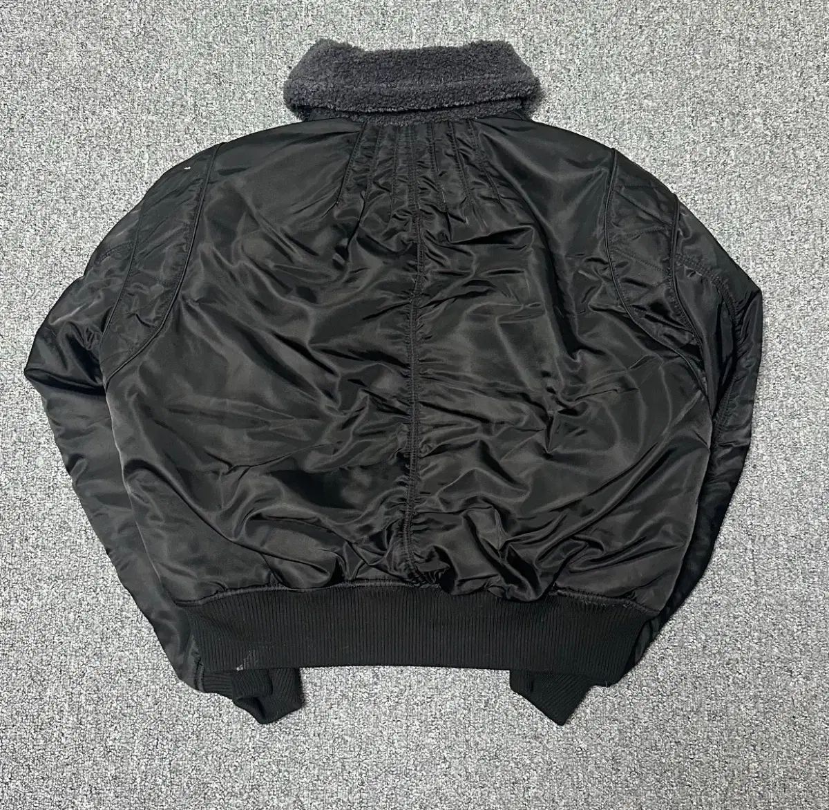 クアー cwu リバーシブル フライト ブルゾン