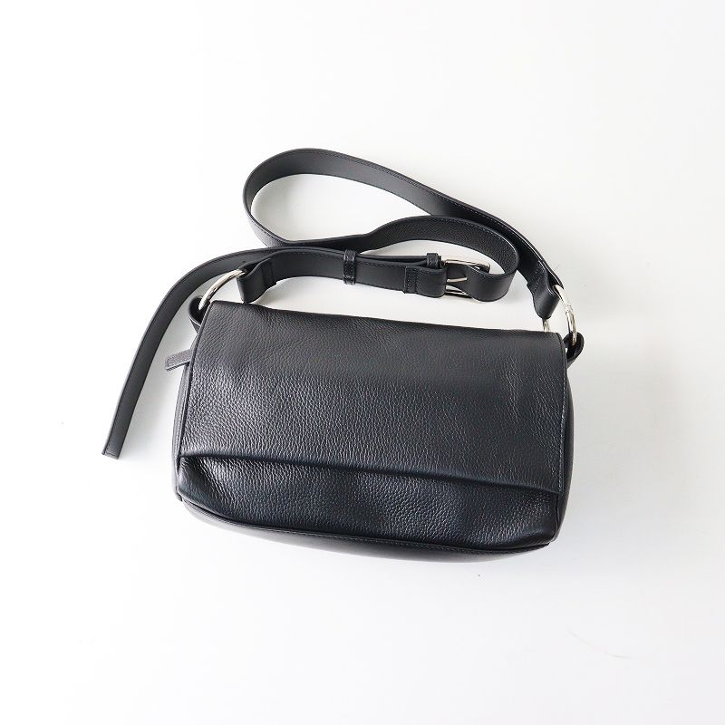 2025AW ビアズリー BEARDSLEY レザーボディバッグ ブラック ショルダーバッグ 牛革 クロスボディ 2400014664560