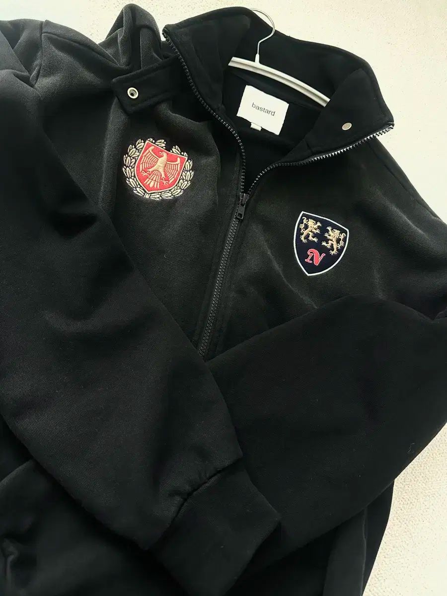 バスタード ジップアップ sサイズ