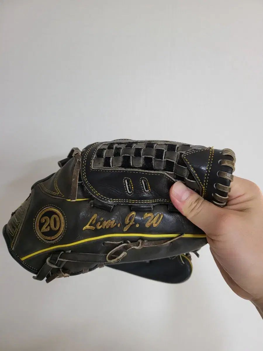 マウンテン投手 グローブ ジョンウ JUNG WOO 実際に着用
