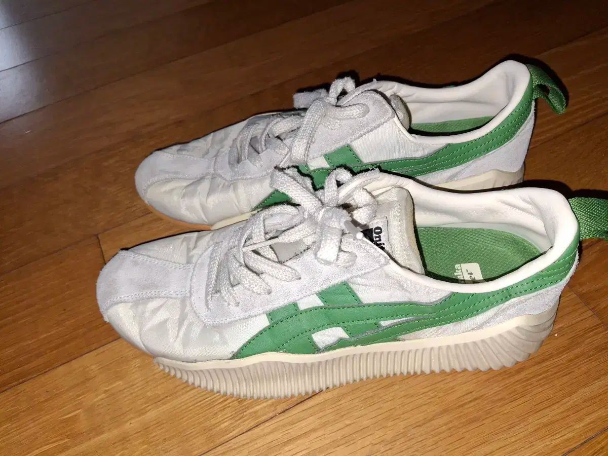 オニツカタイガー