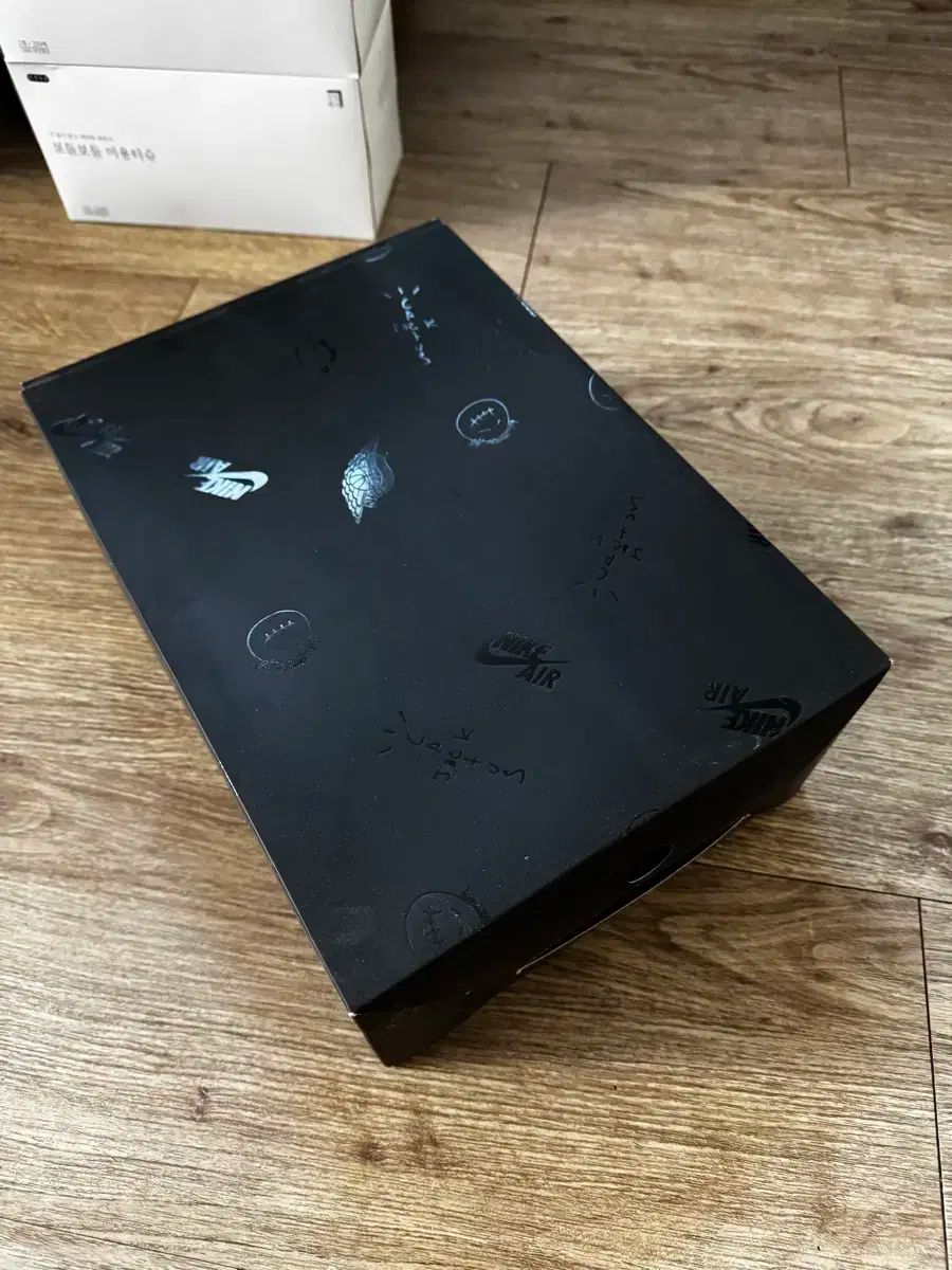 豊富な品揃え、送料無料！ ナイキ エア ジョーダン1 ロー トラヴィス スコット ブラック FANTOM 270