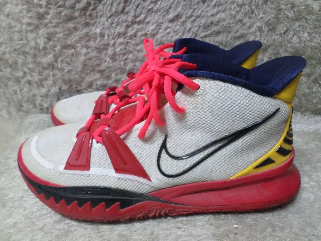 275 NIKE カイリー7 バスケシューズ スニーカー 靴