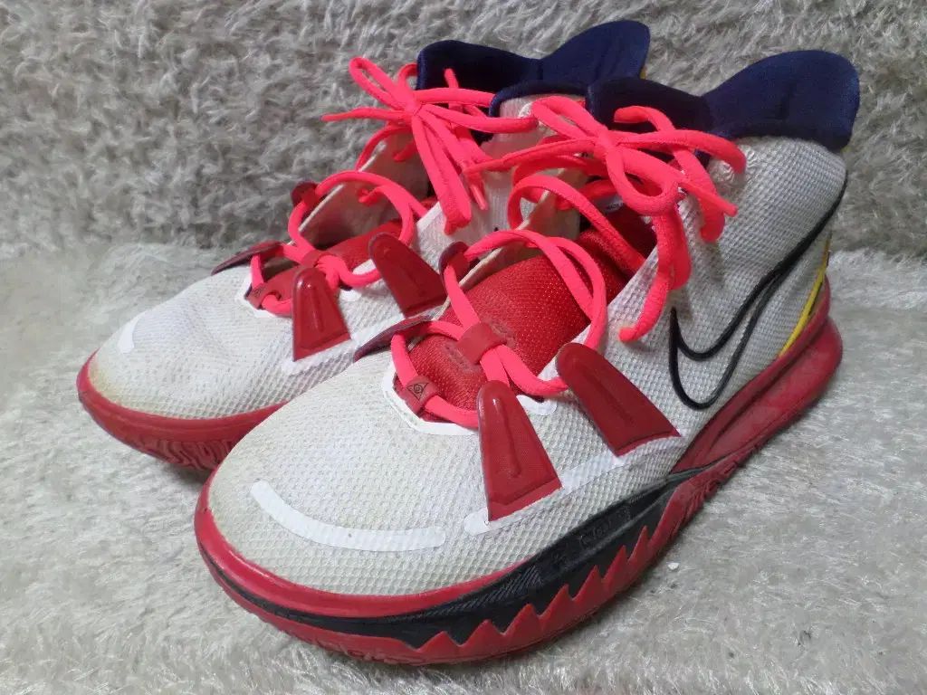 275 NIKE カイリー7 バスケシューズ スニーカー 靴