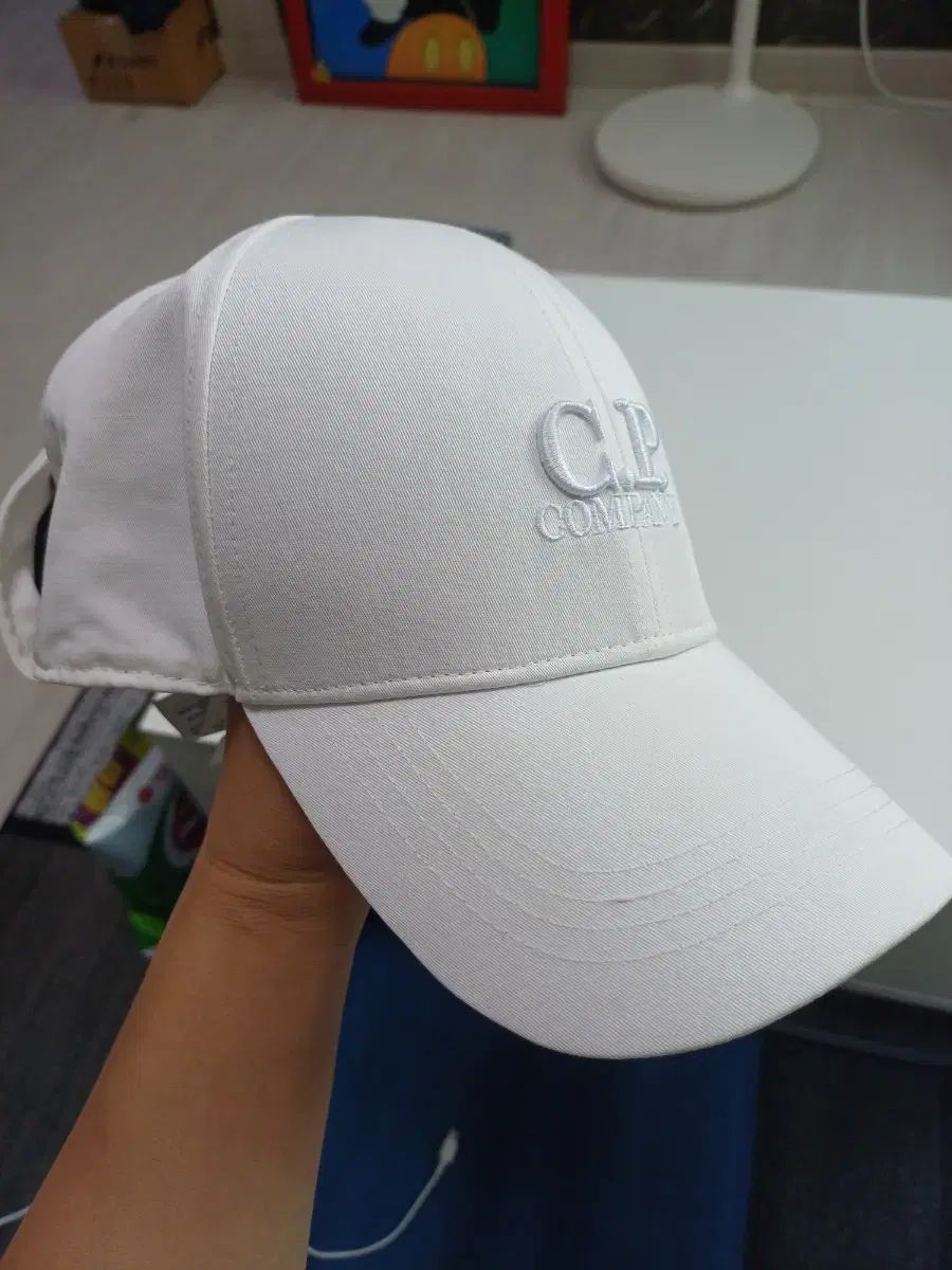 C.P. COMPANY シーピーカンパニー 白 ゴーグル ベースボールキャップ 帽子 Lサイズ