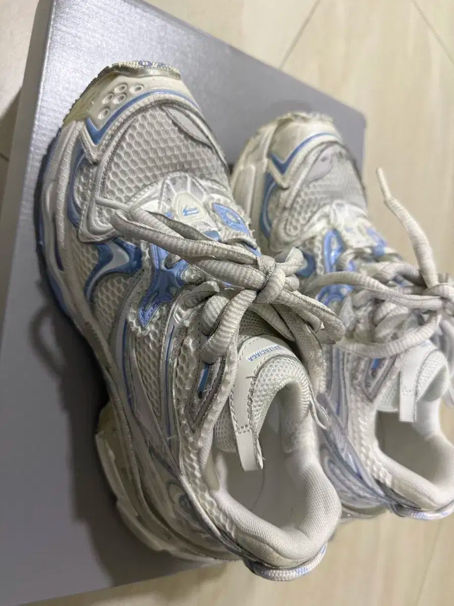 バレンシアガ ニューランナー 2 0