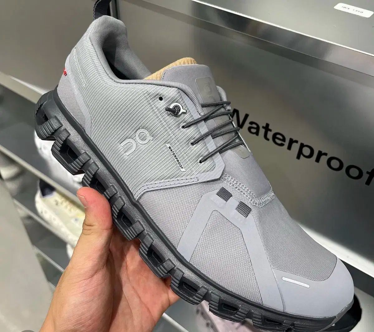 280 オンランニング クラウド 6 wp グレー色