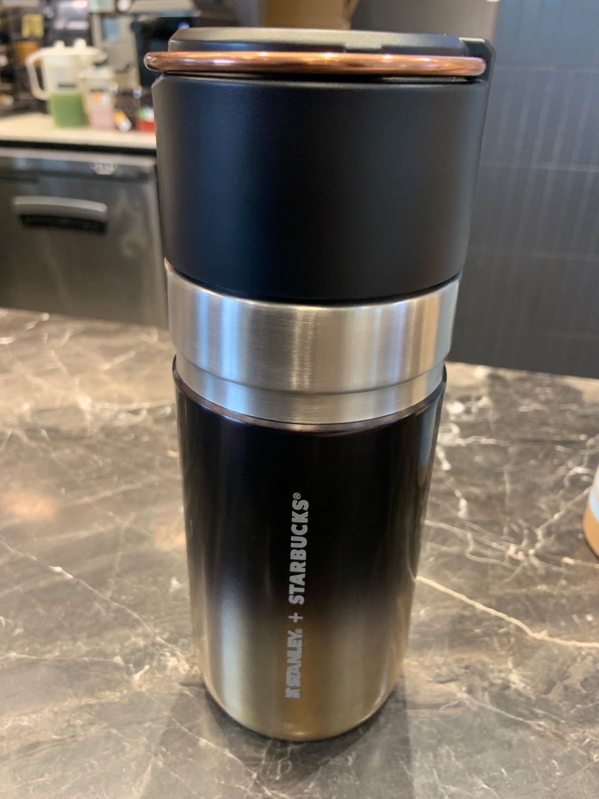 韓国スタバ SS ブラック＆ゴールSTANLEY タンブラー スターバックス スタンレー 500 ml