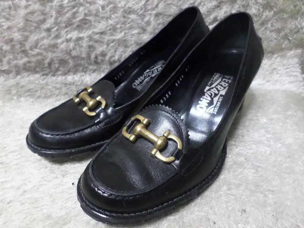 240 サルヴァトーレ フェラガモ ゴールド 靴 パンプス 靴 ヒール5