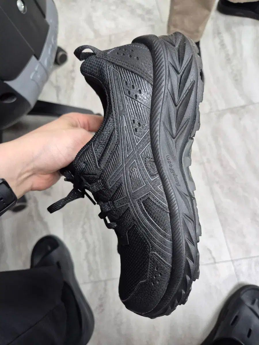 asics アシックス ゲルベンチ9 4 E足囲 ダウンジャケット 登山靴 トレッキングシューズ 