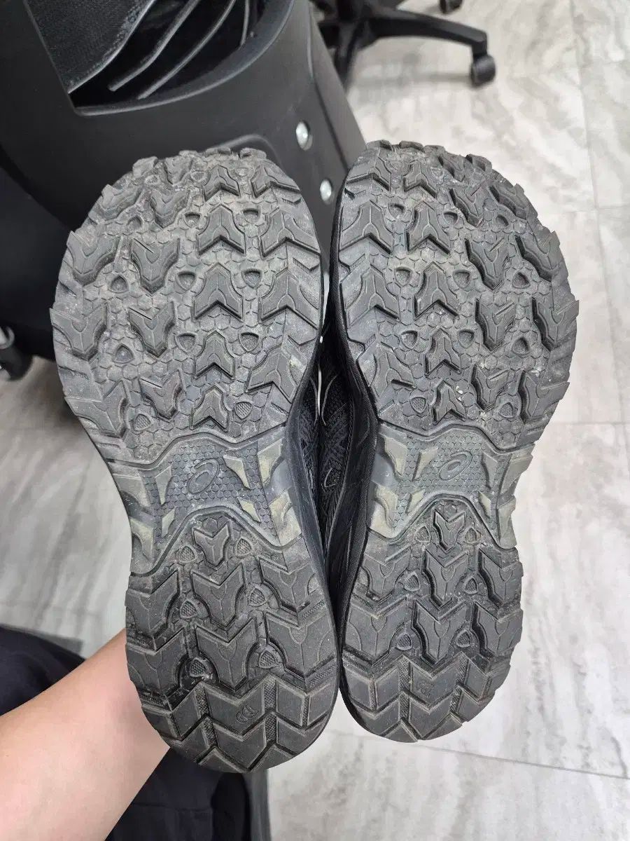 アシックス ゲルベンチ9