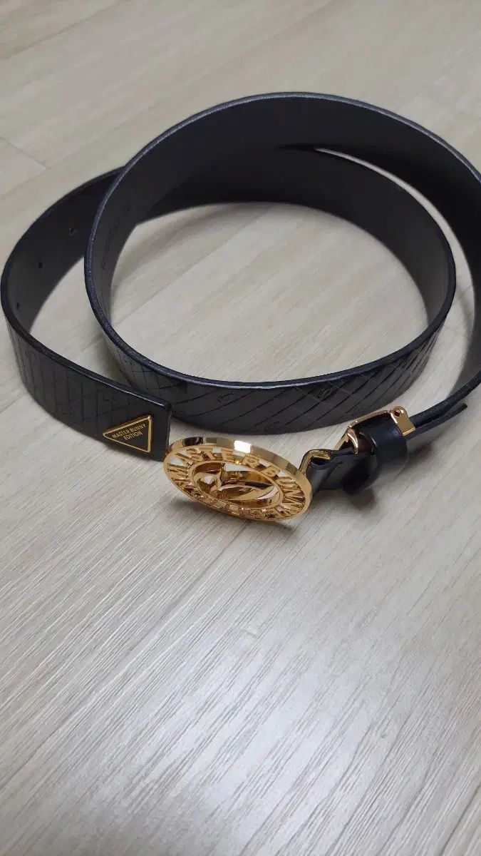 マスターバニーエディション ベルト ブラック ゴールド