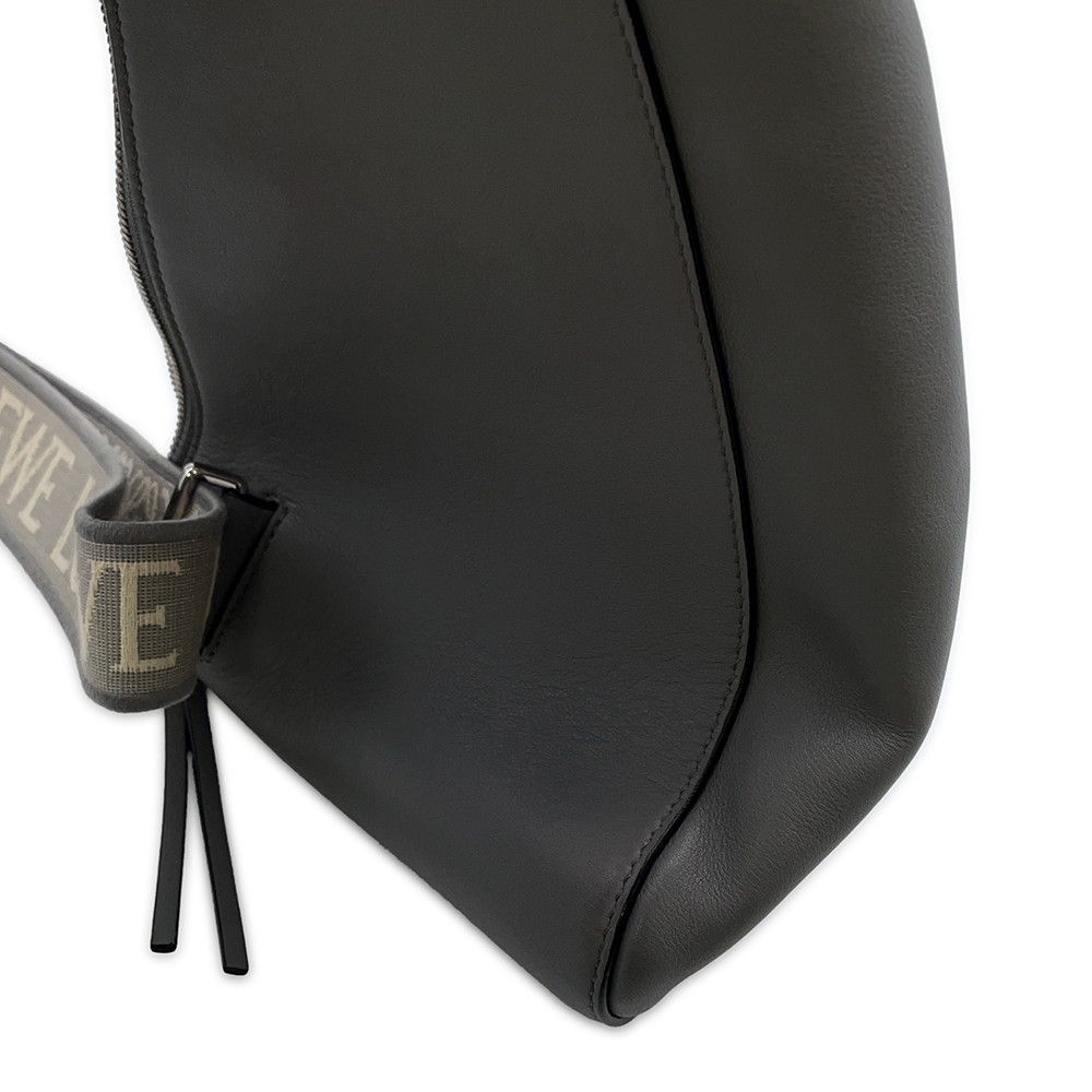 ボディバッグ アントン