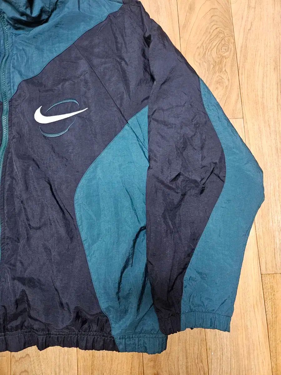 ナイキ スクール ウィンドブレーカー