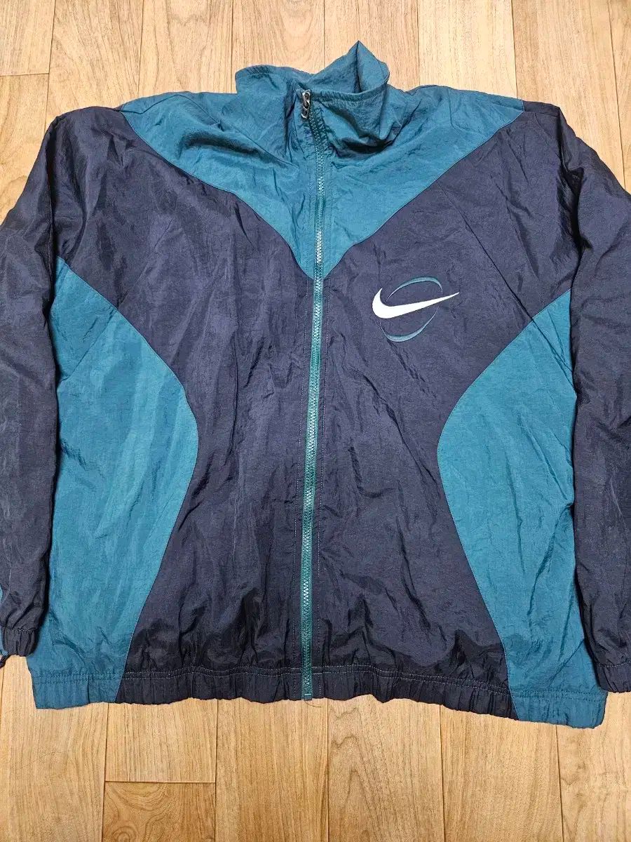 ナイキ スクール ウィンドブレーカー
