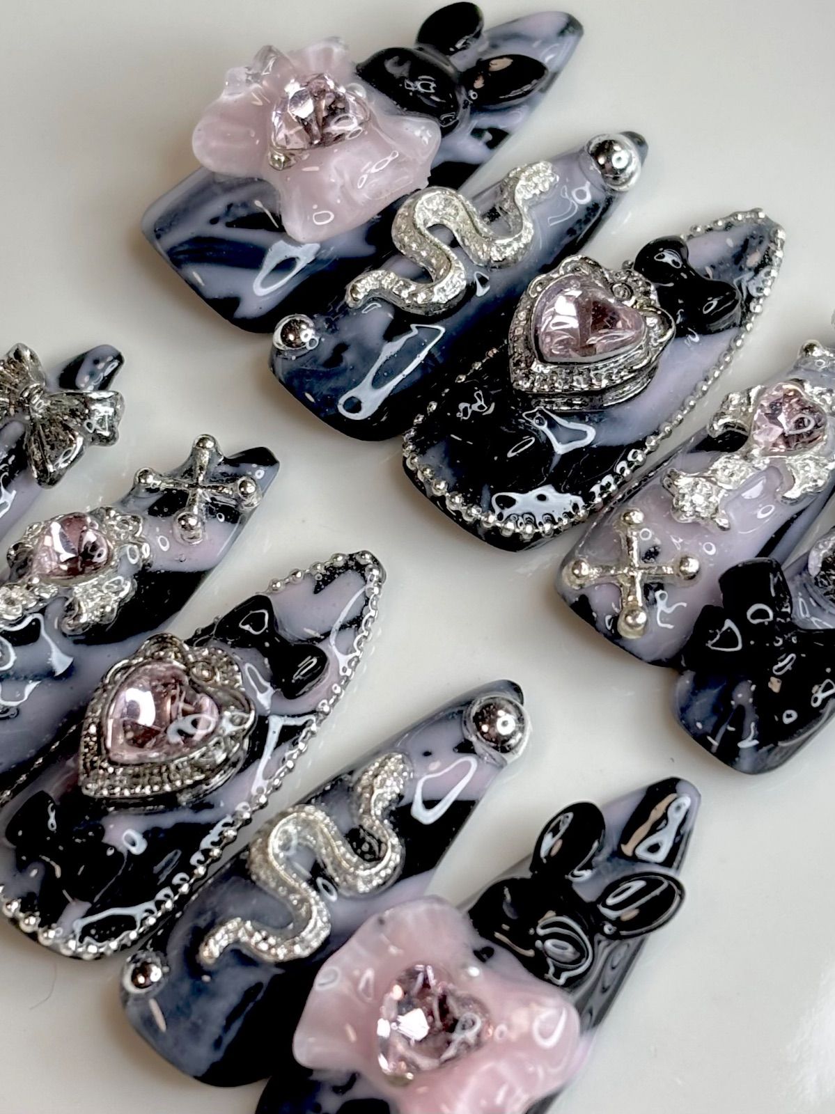 ネイルチップ 地雷系 量産型 サブカル ブラック 痛ネイル ロング