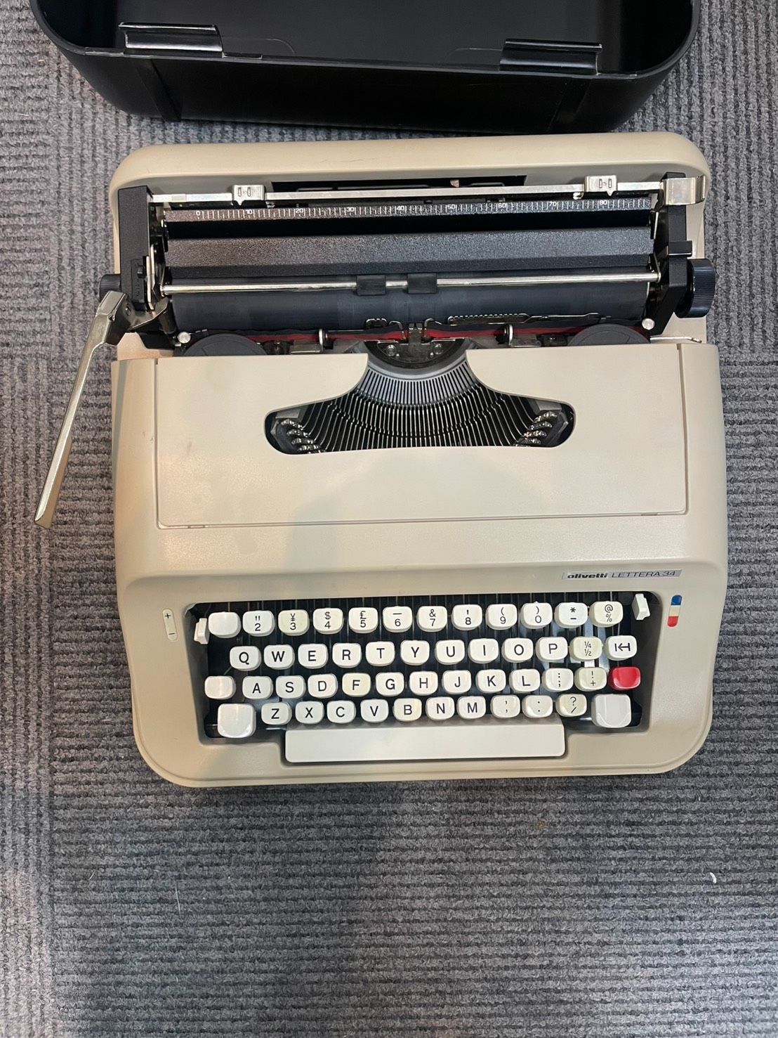 Olivetti Lettera 34 タイプライター - メルカリ
