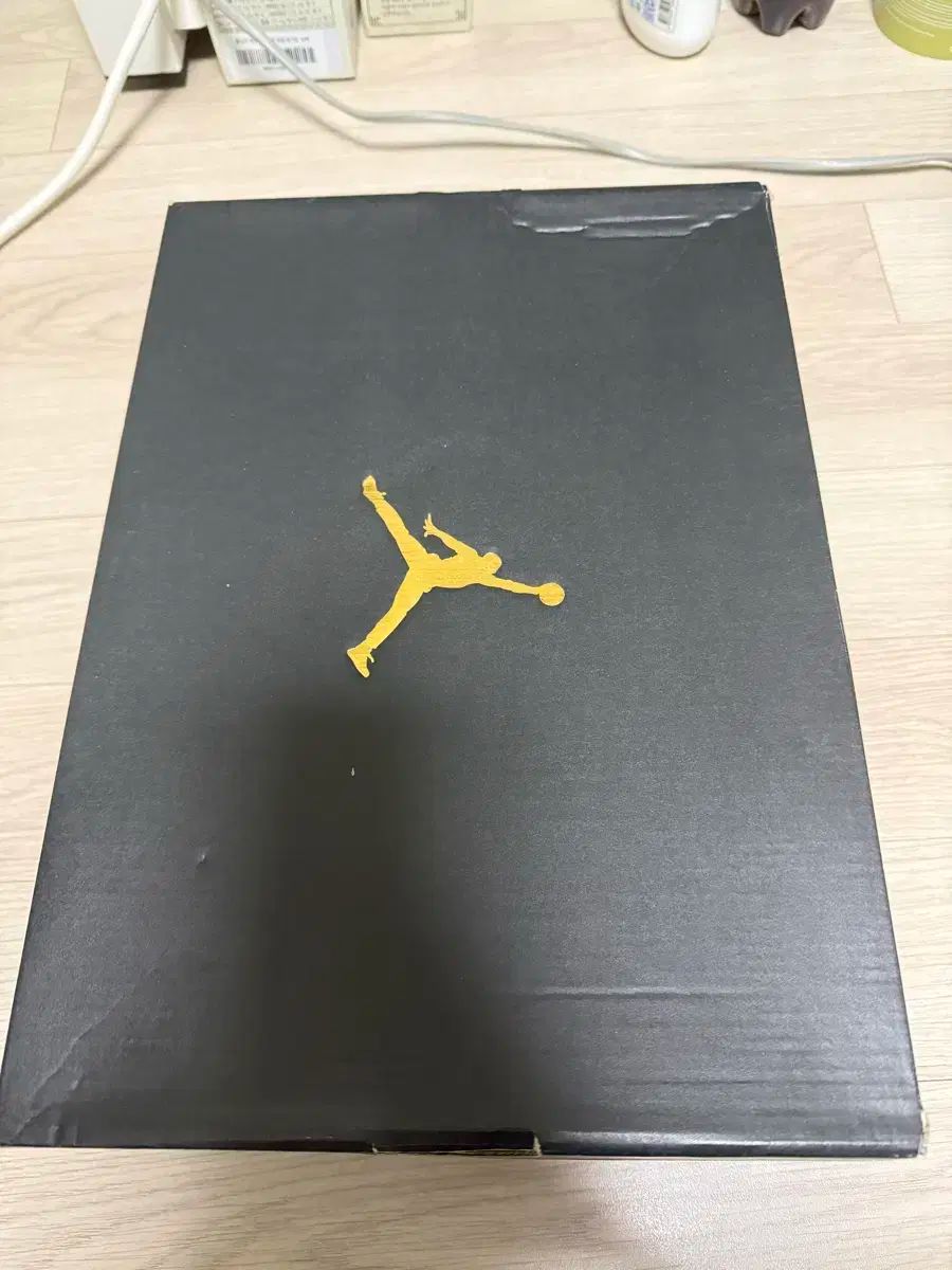 ジョーダン 1 ミッド ジムレッド ブラック ホワイト 285