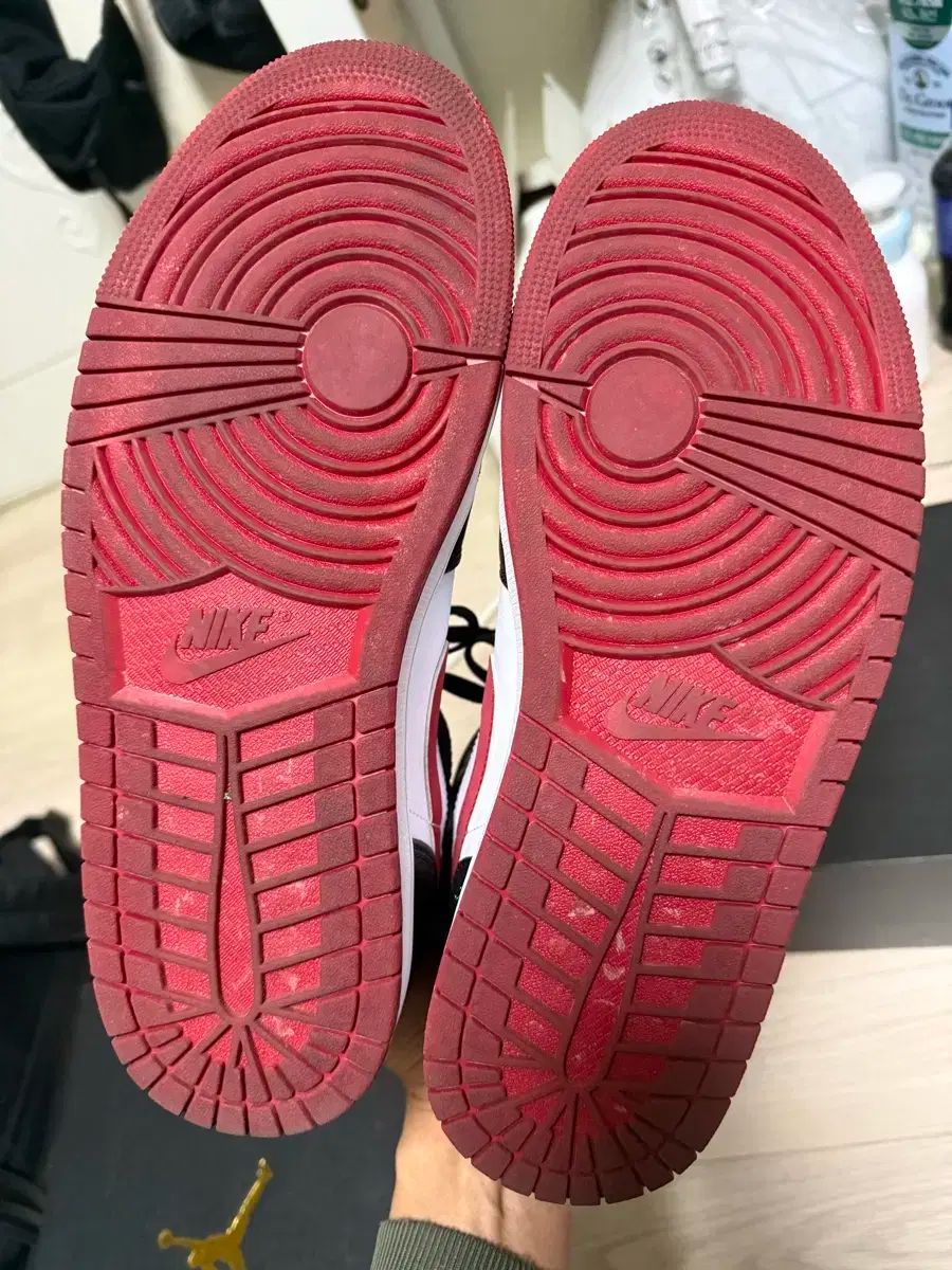 ジョーダン 1 ミッド ジムレッド ブラック ホワイト 285