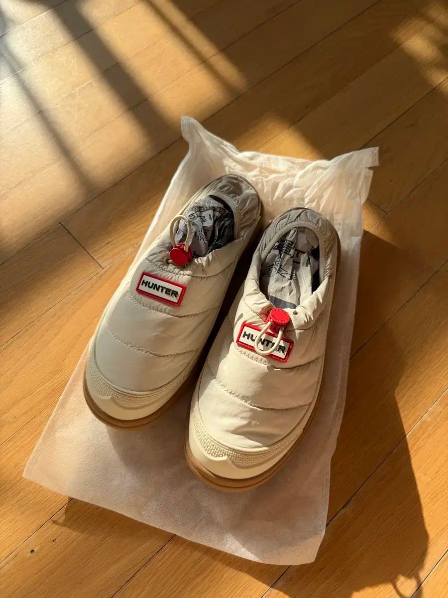 ハンター イン アウト スリッポン 白WILLOW