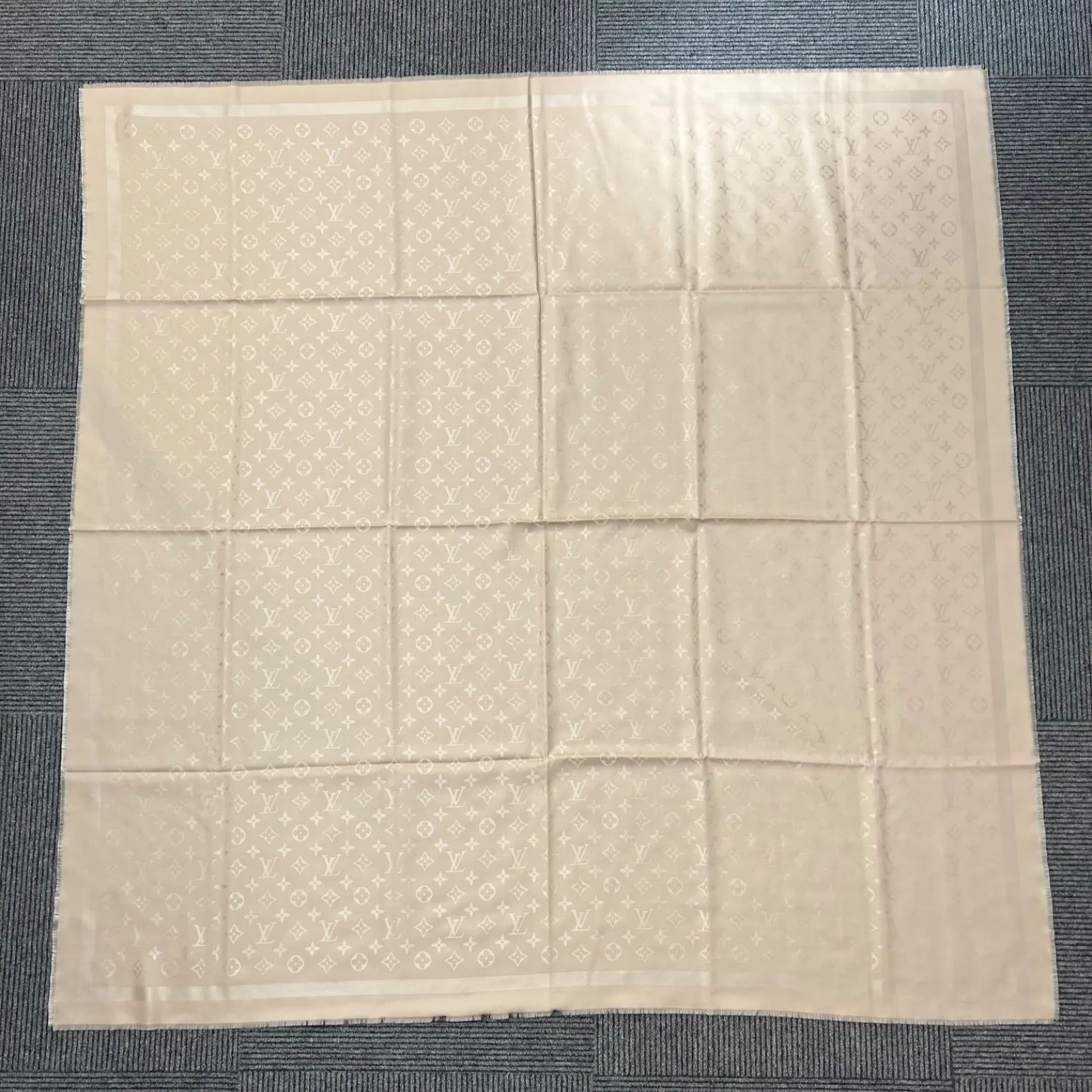 LOUIS VUITTON ルイヴィトン ショール・モノグラム シャイン