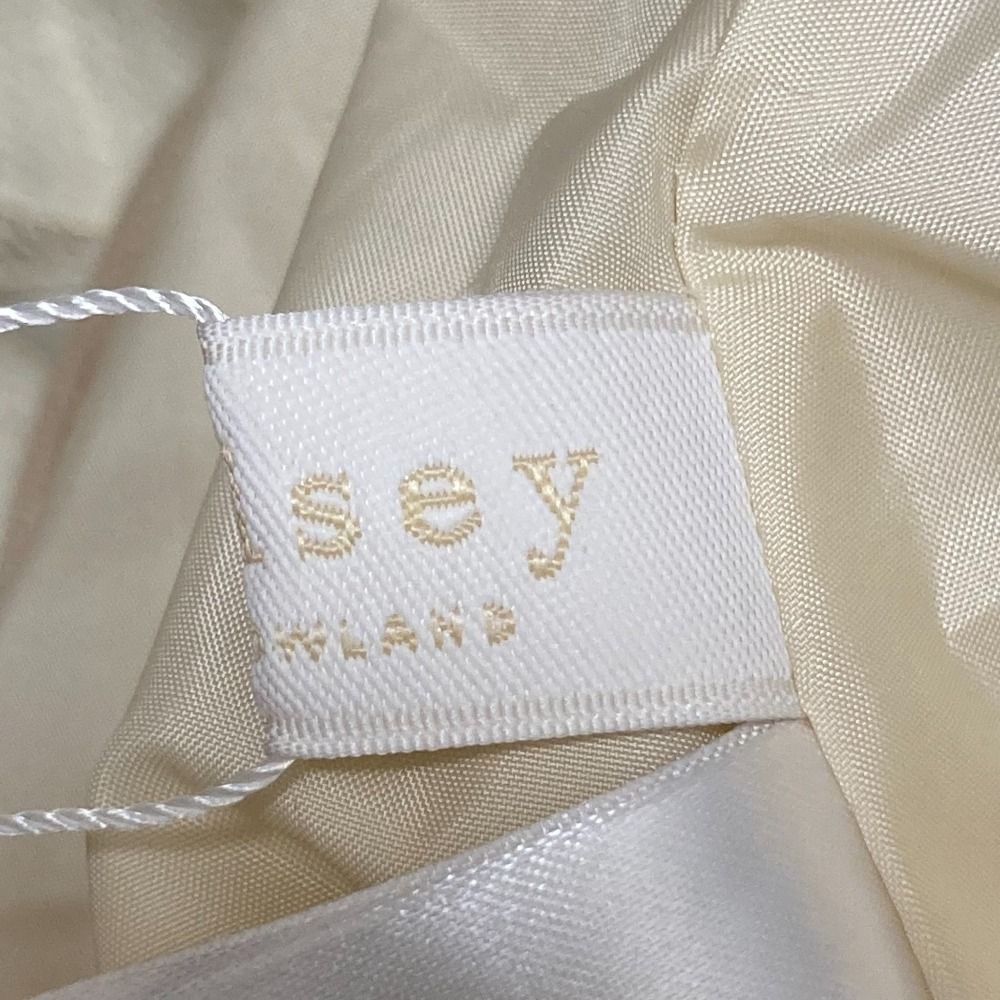 ライトベージュ