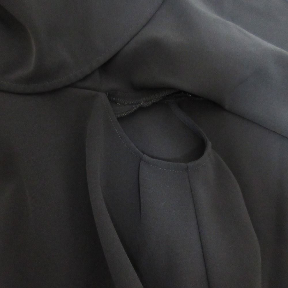 ヨリ キーネックフリルブラウス