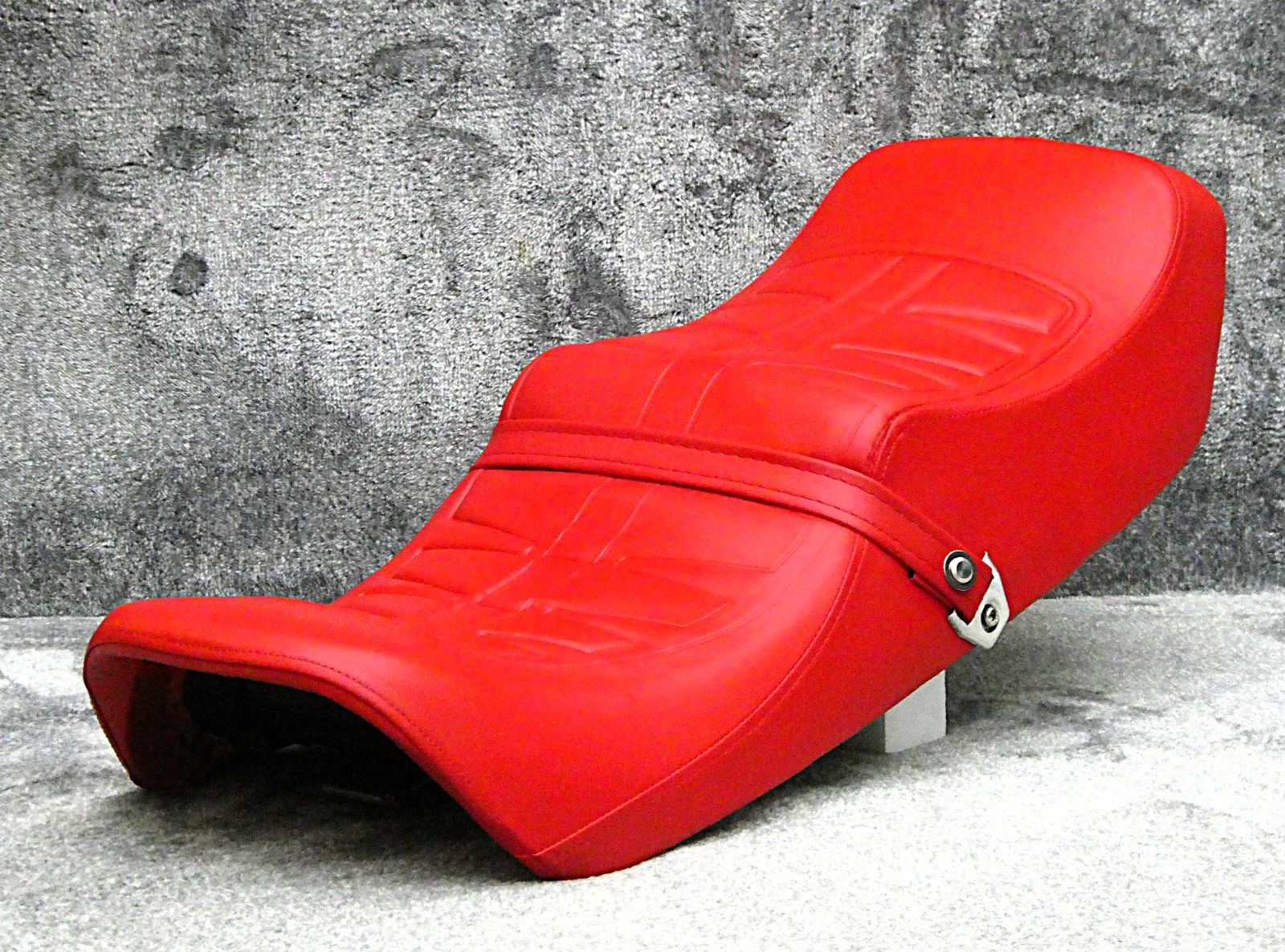 CB750F RC04赤 純正タイプ シート 型押 完成品 あんこ抜き ローダウン CB750FB CB750FC CB900F外装 へっぽこ社長 タックロールシート 旧車