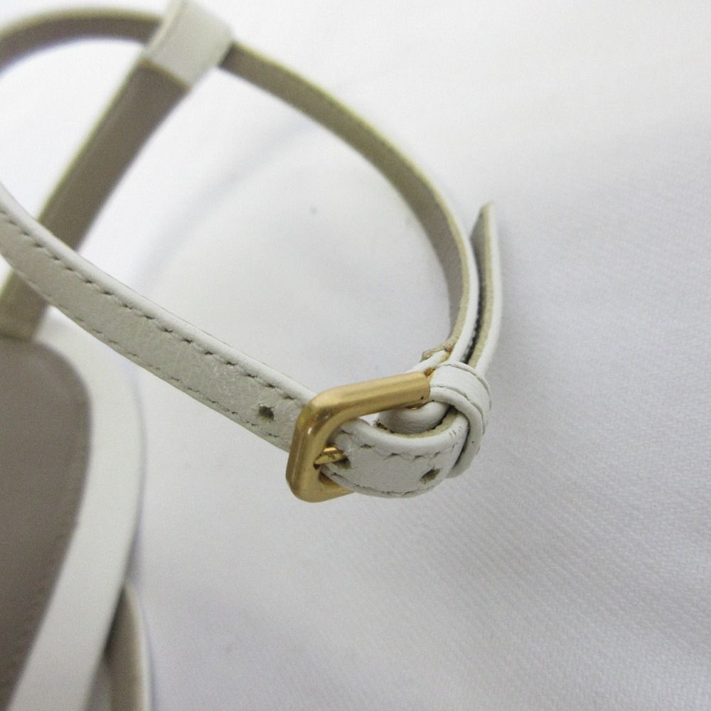 ストラップサンダル