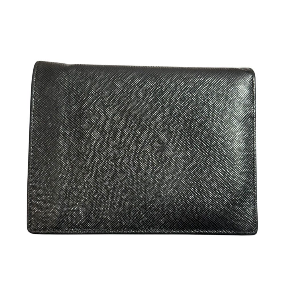 PRADA プラダ トライアングルロゴプレート サフィアーノレザー 二つ折り財布 ブラック メンズ 古着