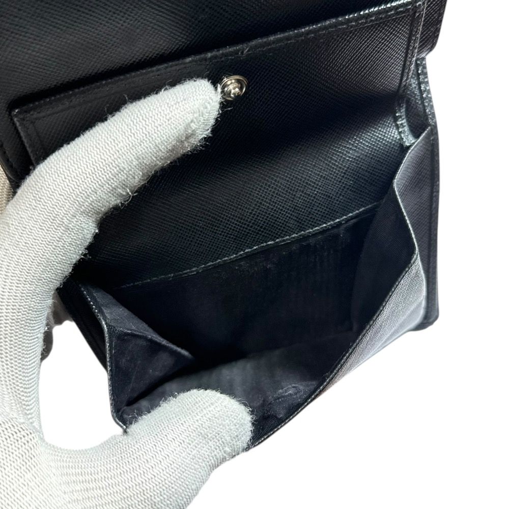 PRADA プラダ トライアングルロゴプレート サフィアーノレザー 二つ折り財布 ブラック メンズ 古着