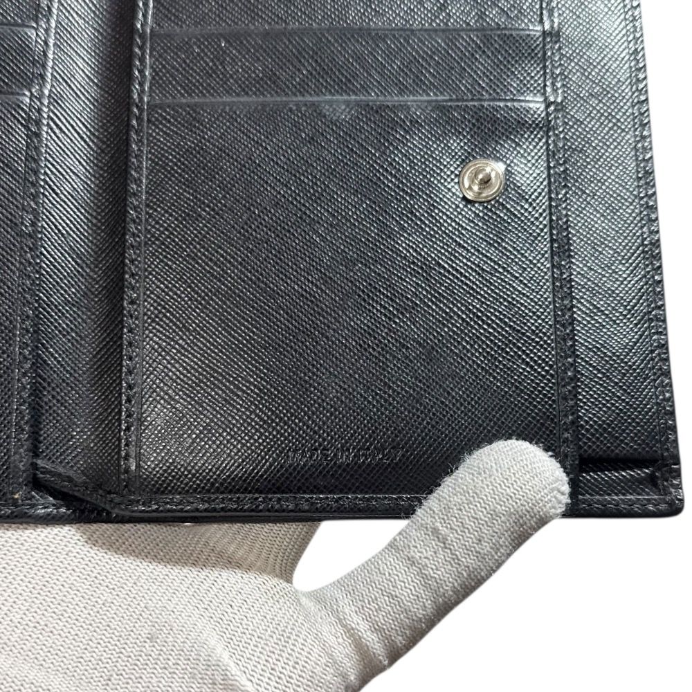 PRADA 2つ折り財布 サフィアーノトライアングル ロゴプレート 黒 美品