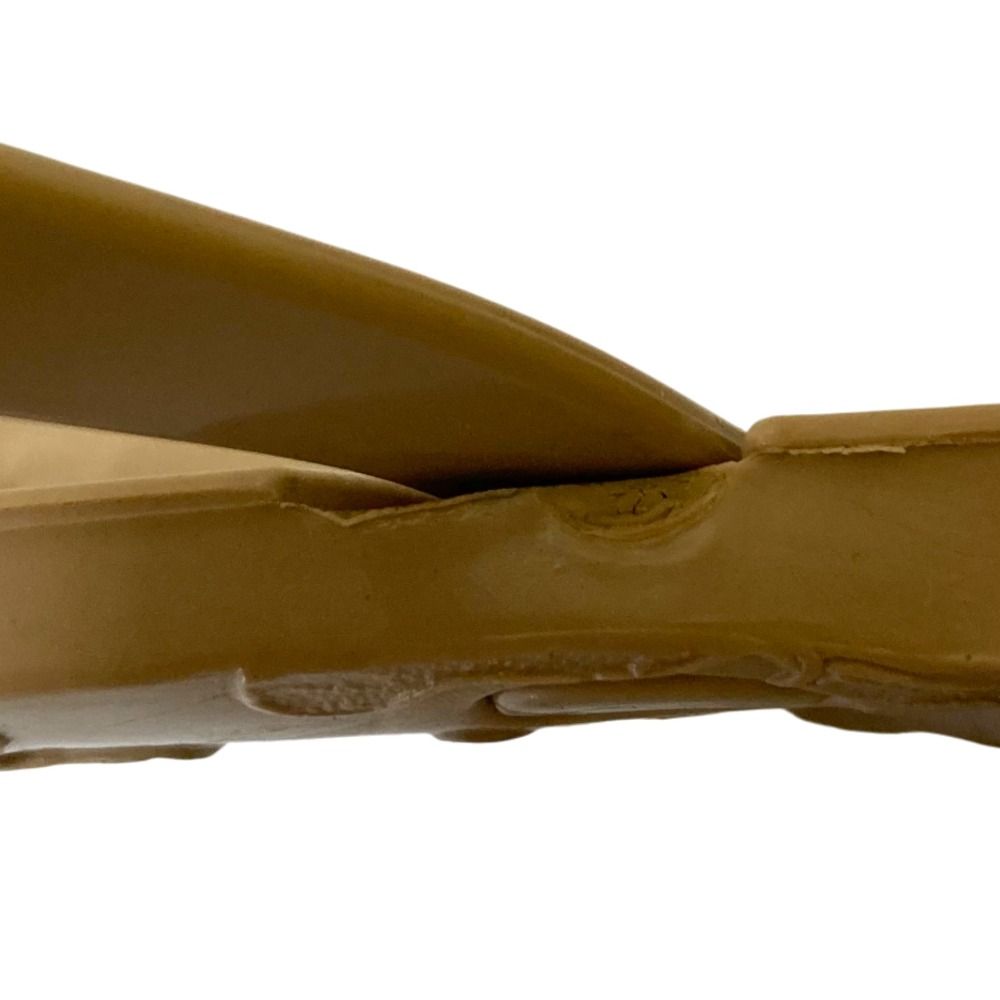 ピンクベージュ