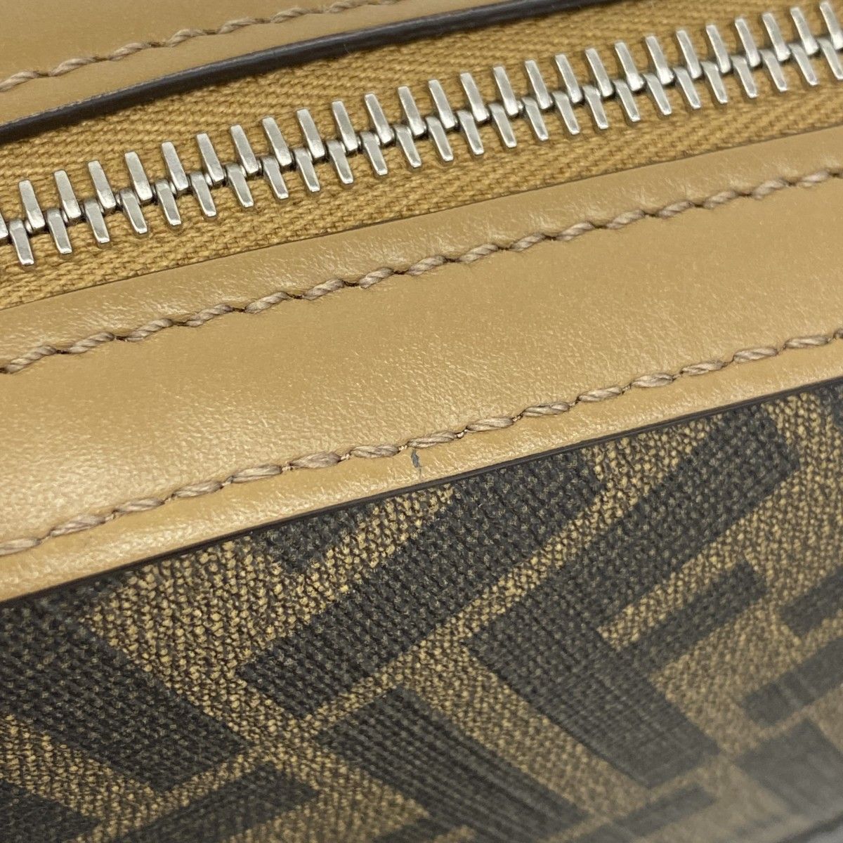 5me6069】フェンディ ショルダーバッグ ズッカ ダイアゴナル PVC  