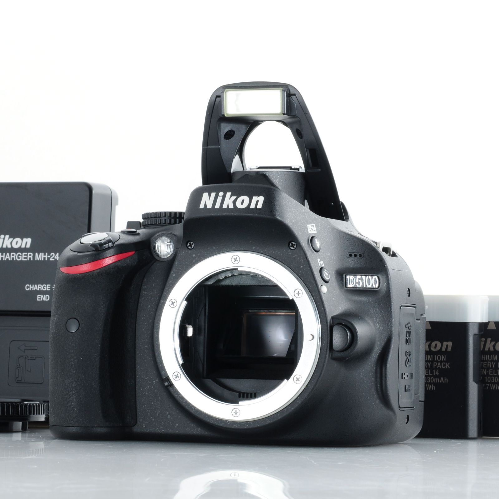 ニコン Nikon D5100 デジタル一眼レフカメラ バッテリー2個 充電器付き M977a