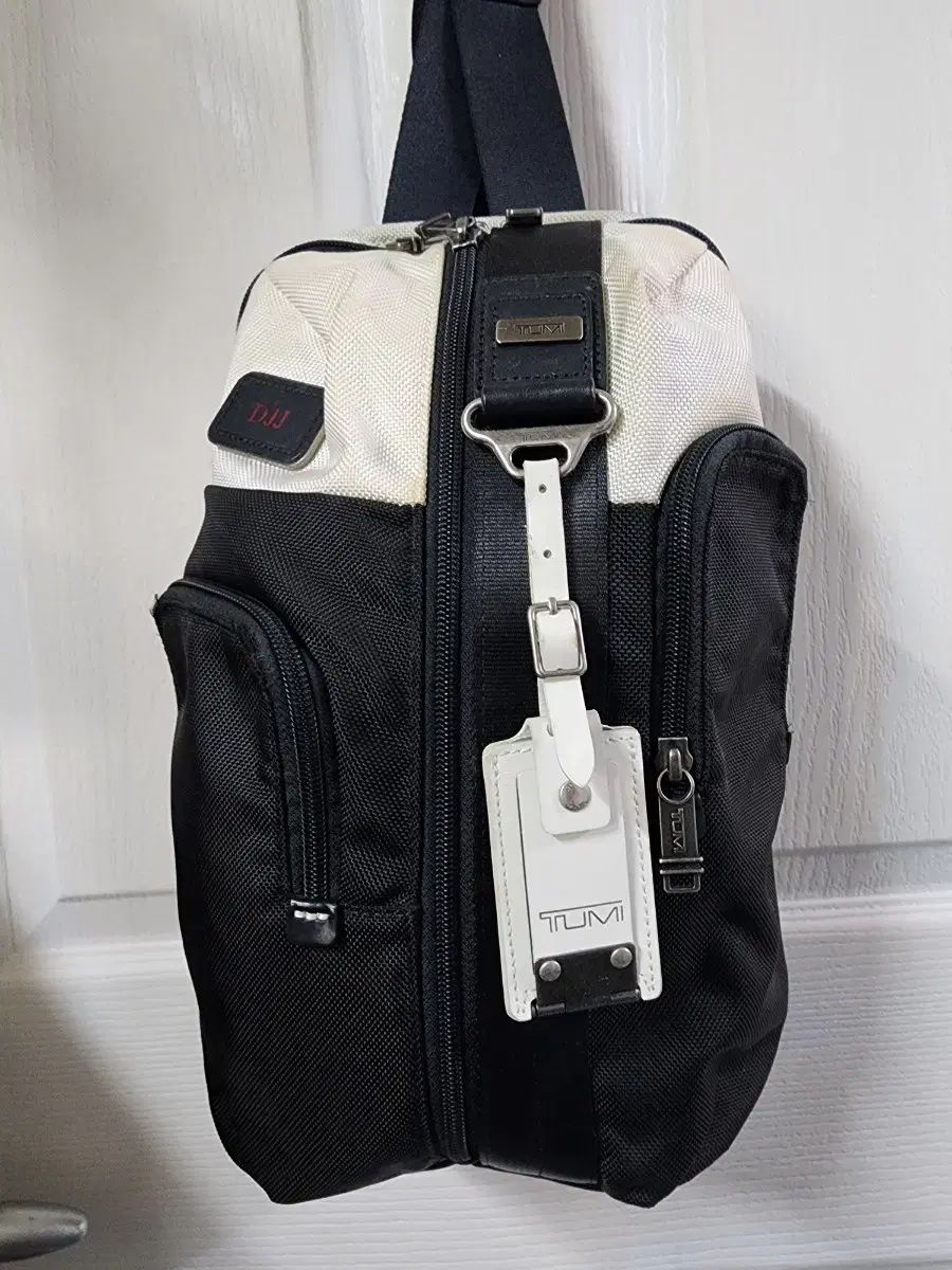 トゥミ モンテレー スリングバック 白