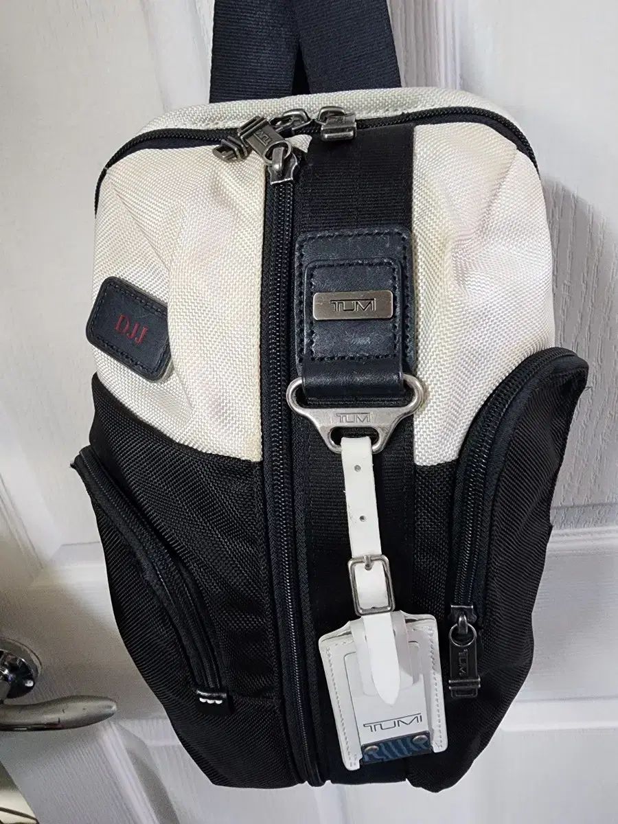 トゥミ モンテレー スリングバック 白