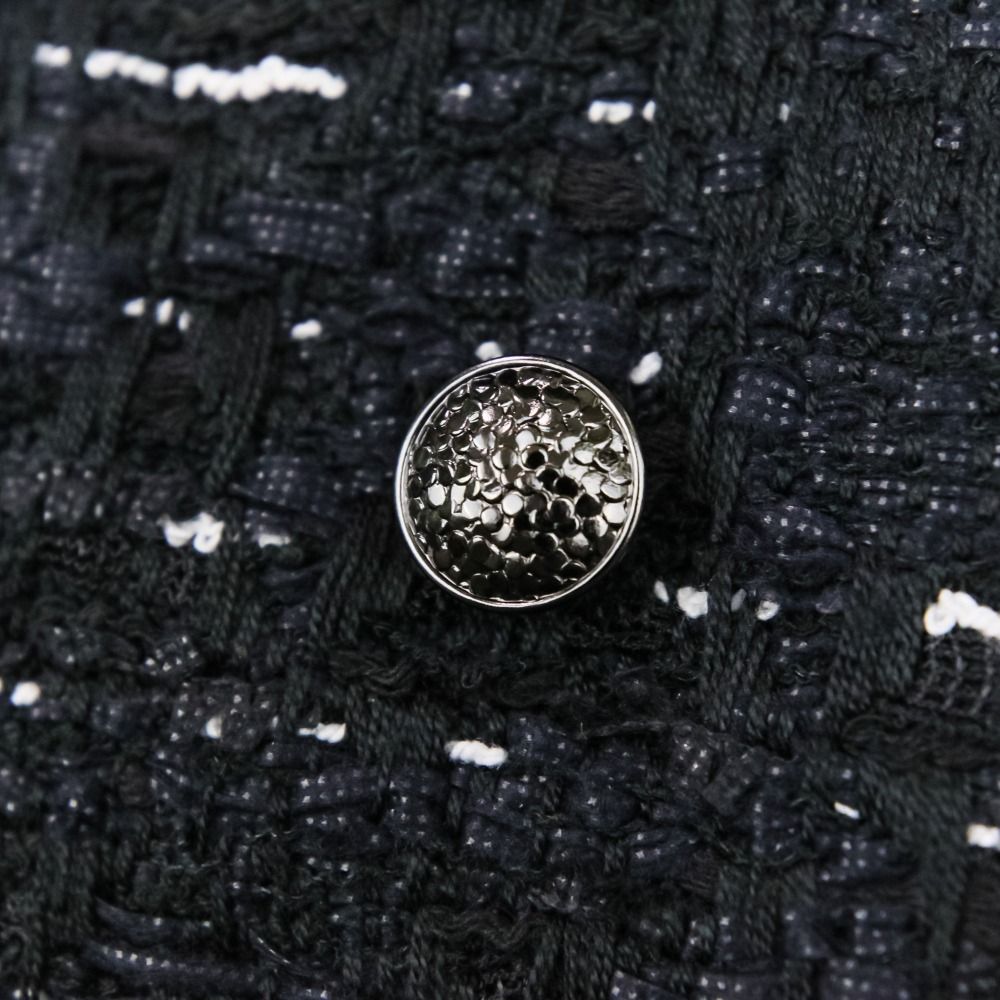 .B トゥモローランド.B