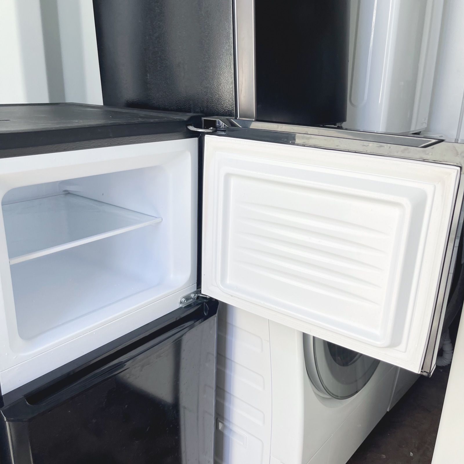 334取付無料！スタイリッシュブラックコンパクト冷蔵庫SHARP風乾燥付き洗濯機 334取付無料！スタイリッシュブラックコンパクト冷蔵庫SHARP風乾燥付き