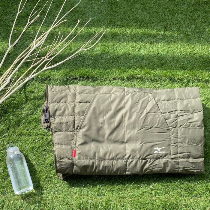 ミズノ MIZUNO 膝掛け ブレスサーモ テックフィルウォーマー クルミーノ 継続モデル C2JYA610 防寒 中綿入り スポーツ観戦 防災グッズ ブランケット 大判 カーキ 自社