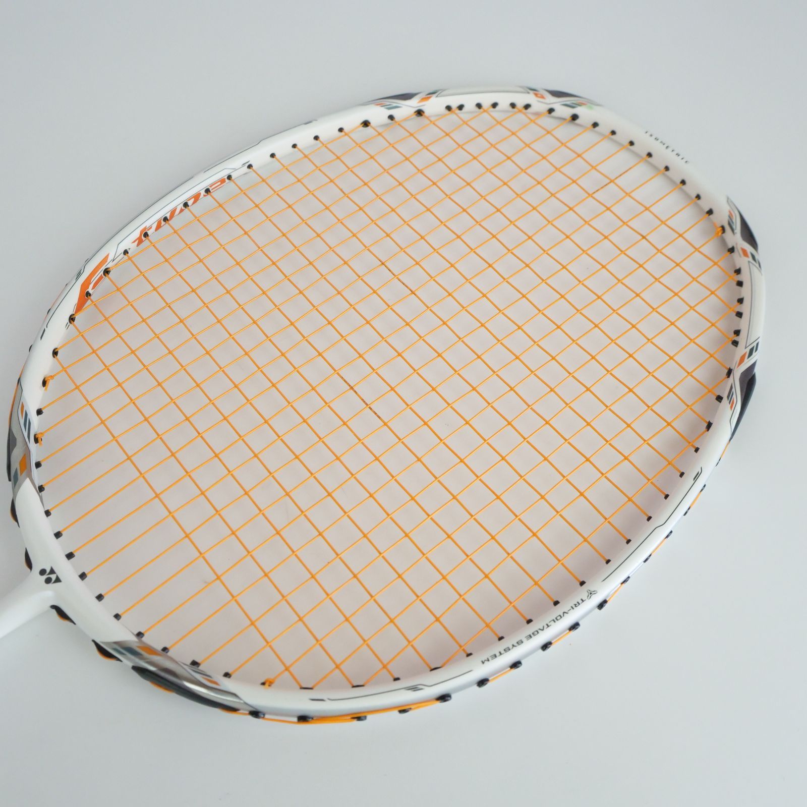 バドミントンラケット YONEX VOLTRIC 70 E-tune 4UG5 ヨネックス