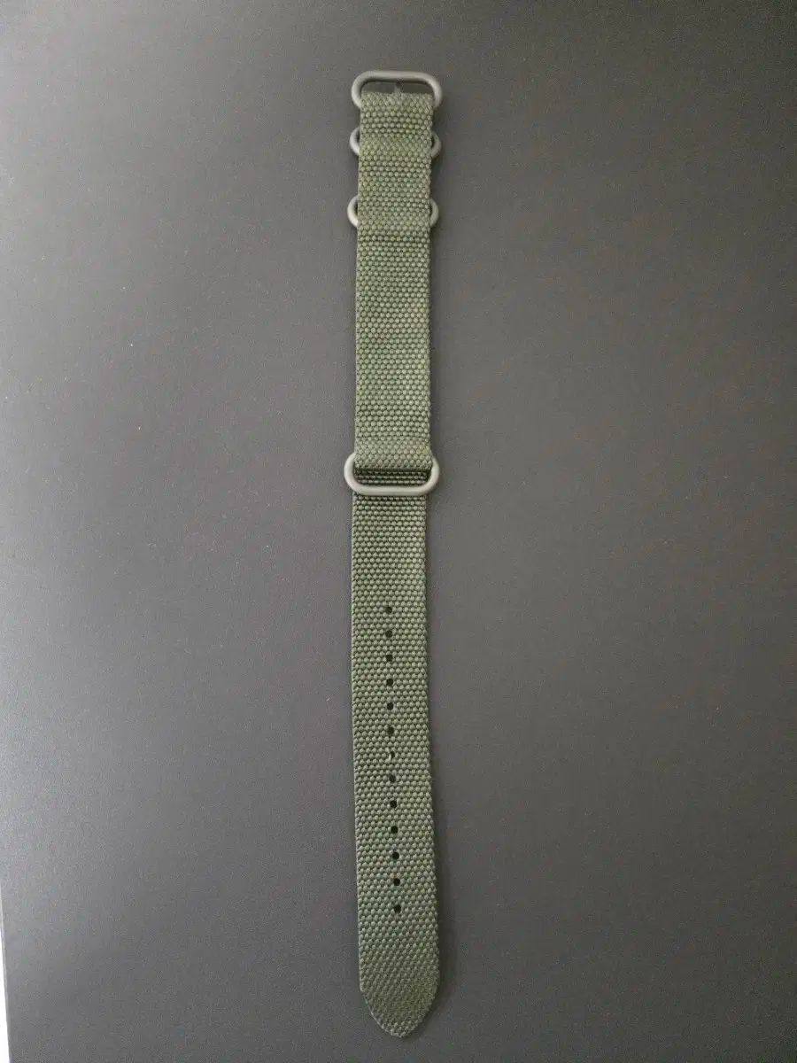 カーキフィールド