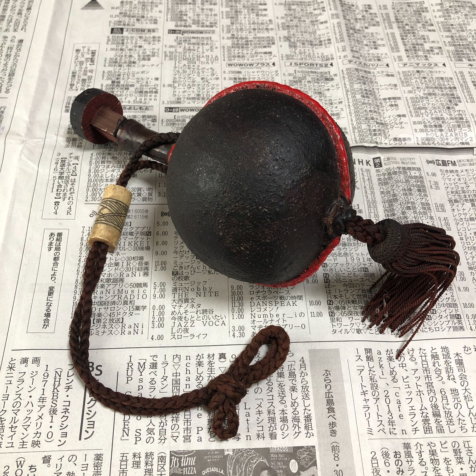 江戸〜明治期頃 火縄銃用 火薬入れ 朱漆塗 房付き 木製 アンティーク品 1005