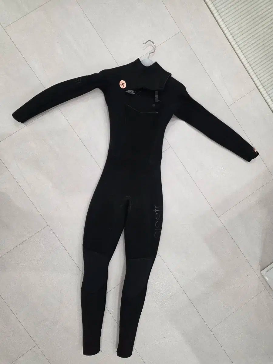 シストRevolution ウェットスーツ 5 4 サイズ 4 15万