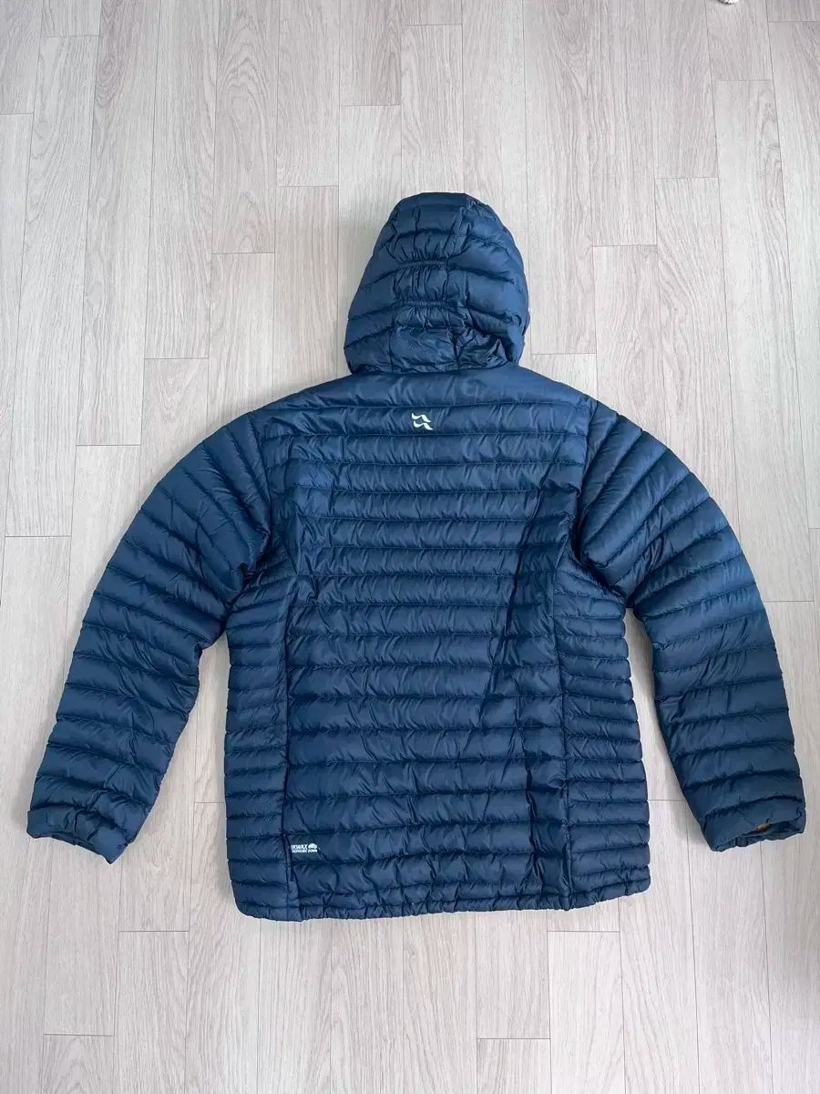 Rab マイクルーライト アルパイン ジャケット ベルーガ ネイビー