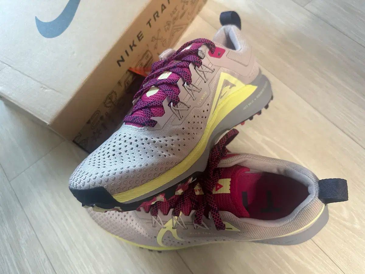 ナイキ ペガサス トレイル 4 ランニングシューズ 245 OLIVEOS_COM_TR