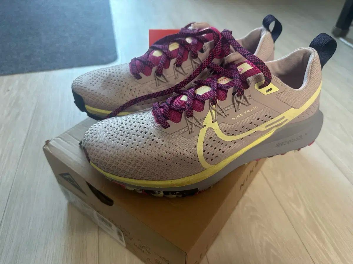 ナイキ ペガサス トレイル 4 ランニングシューズ 245