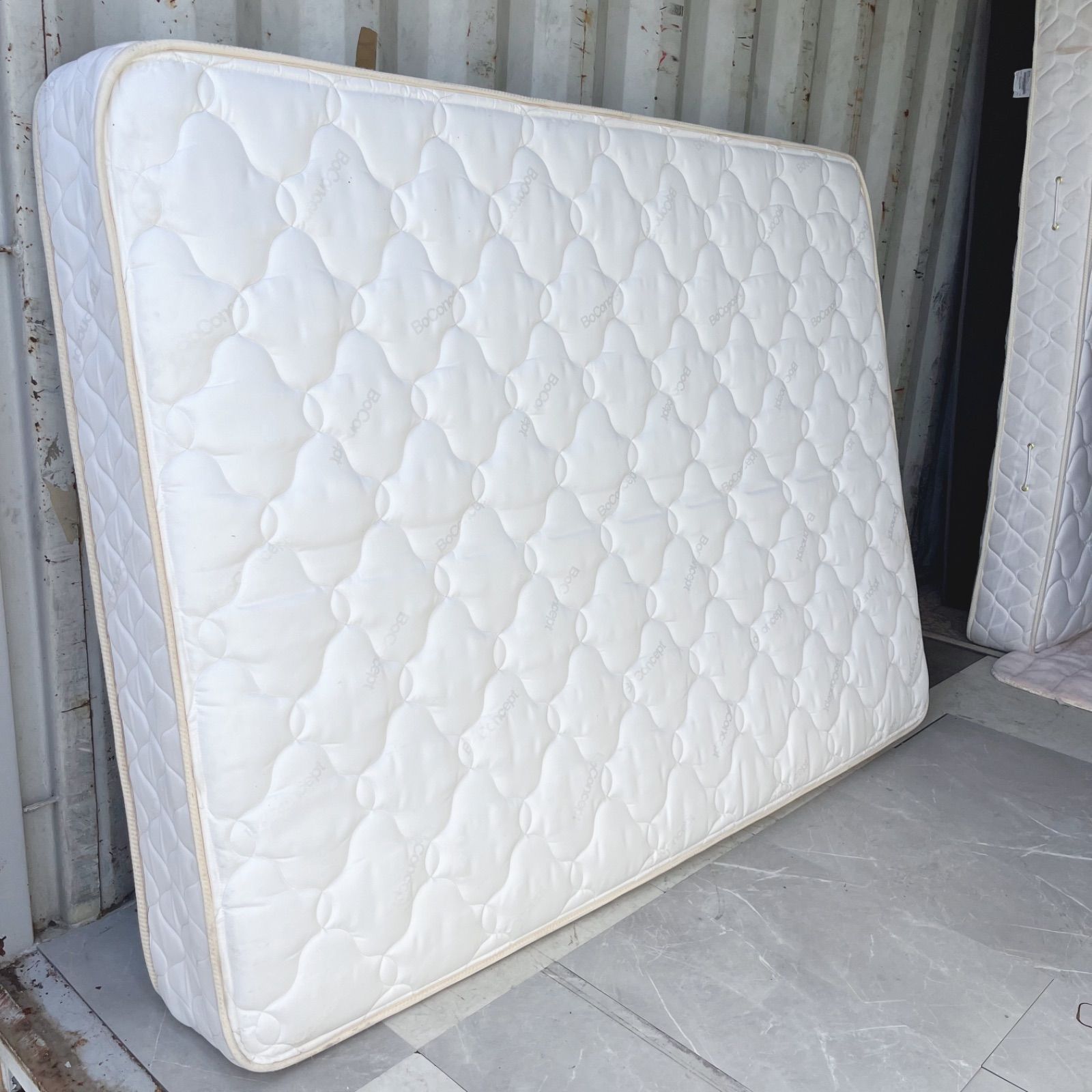 おしゃれホワイトダブルマットレス