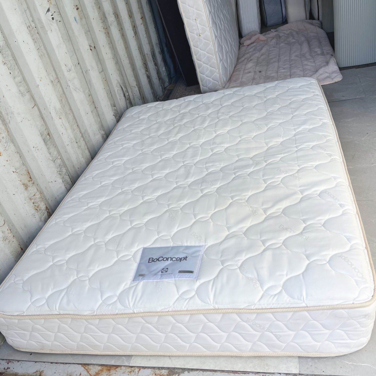 ボーコンセプト シーリー おしゃれホワイトダブルマットレス