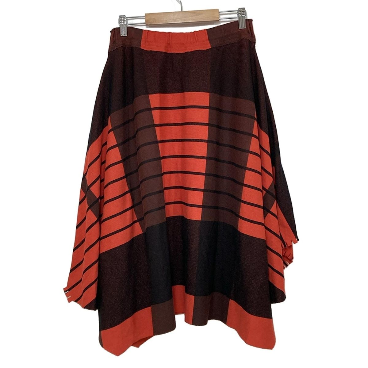 ISSEYMIYAKE イッセイミヤケ ロングスカート サイズ2 M レディース - レッド×黒×ダークブラウン A.POC INSIDE ウエストゴム